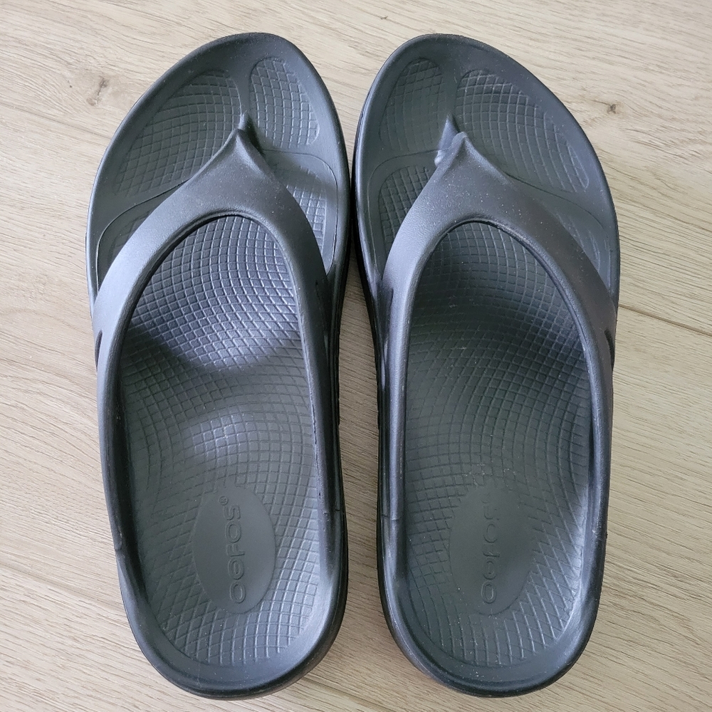 Oofos Flip Flop Sandals Men's 7 Women's 9 Black Original Sandal